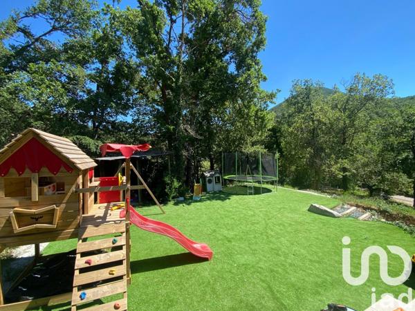 Maison 5 pièces de 158 m² à Les Tourrettes (26740)