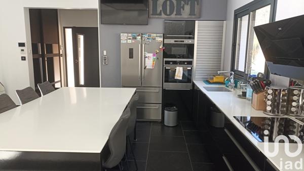 Maison 5 pièces de 158 m² à Les Tourrettes (26740)