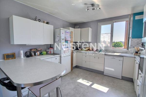 HEYRIEUX - Proche centre - Appartement de  55.79 m² type 3 avec balcon et cave