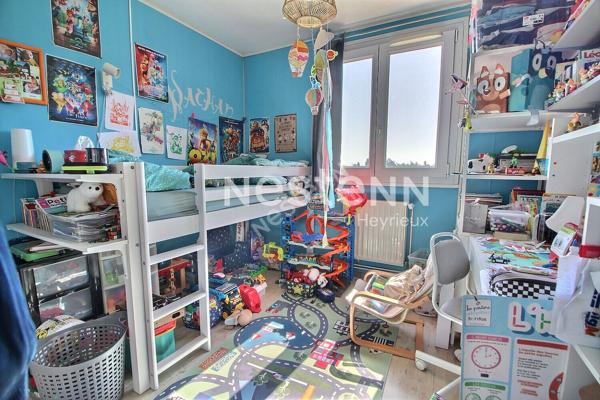HEYRIEUX - Proche centre - Appartement de  55.79 m² type 3 avec balcon et cave