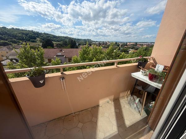 HEYRIEUX - Proche centre - Appartement de  55.79 m² type 3 avec balcon et cave