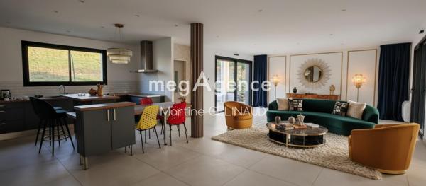 Maison à SAINTES, 17100 - 6 pièces 210m²