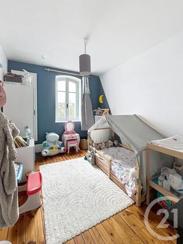Appartement F5 à vendre  6 pièces - 127,57 m 2   RIOM  - 63