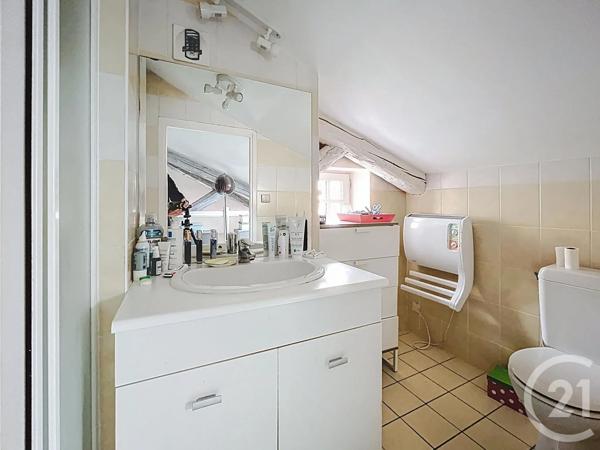 Appartement F5 à vendre  6 pièces - 127,57 m 2   RIOM  - 63