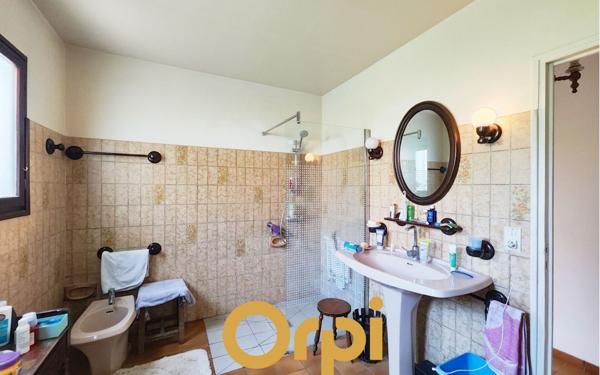 Maison à vendre    6 pièces • 195 m2 Bandol