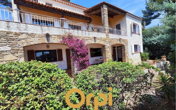 Maison à vendre    6 pièces • 195 m2 Bandol
