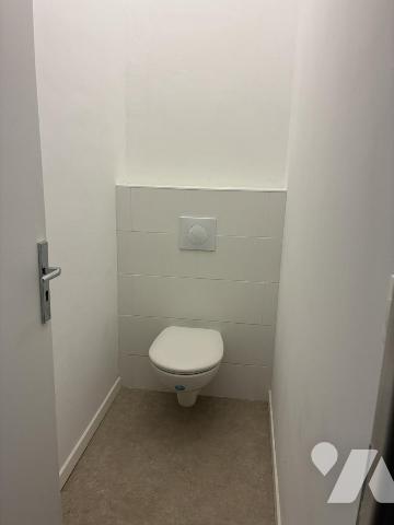 Une maison à usage d'habitation mitoyenne par deux faces