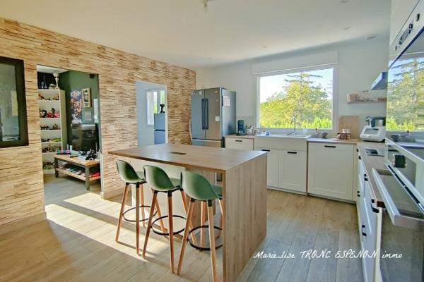 Maison 4 pièces - 196 m²