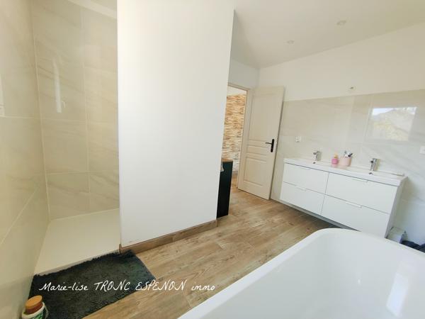 Maison 4 pièces - 196 m²