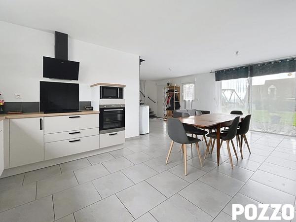 À VENDRE MAISON FAMILIALE RÉCENTE AVEC 5 CHAMBRES ET JARDIN A MOYON Villages LE MESNIL OPAC