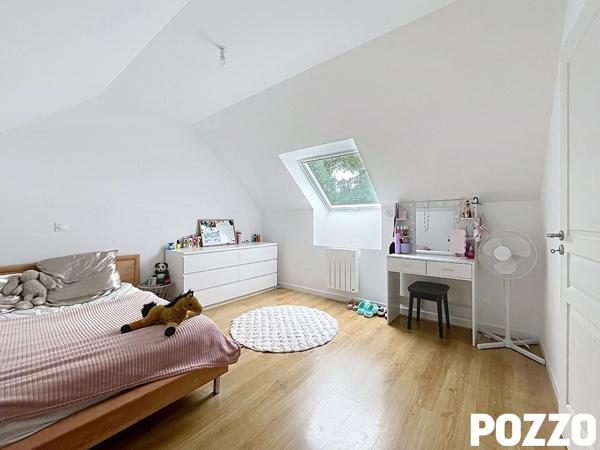 À VENDRE MAISON FAMILIALE RÉCENTE AVEC 5 CHAMBRES ET JARDIN A MOYON Villages LE MESNIL OPAC