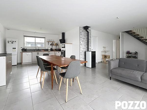 À VENDRE MAISON FAMILIALE RÉCENTE AVEC 5 CHAMBRES ET JARDIN A MOYON Villages LE MESNIL OPAC