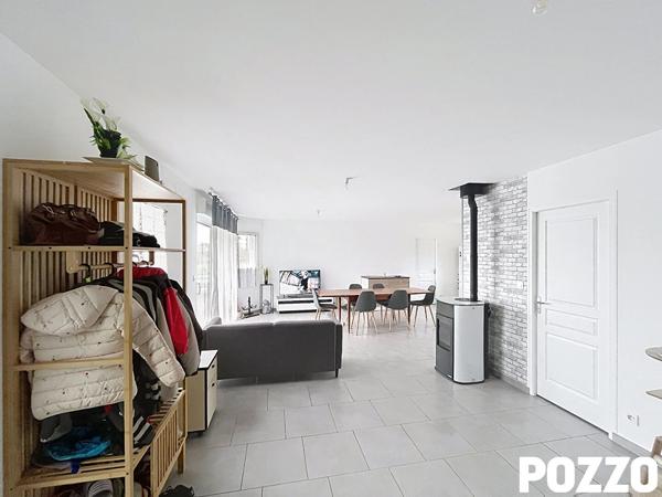 À VENDRE MAISON FAMILIALE RÉCENTE AVEC 5 CHAMBRES ET JARDIN A MOYON Villages LE MESNIL OPAC