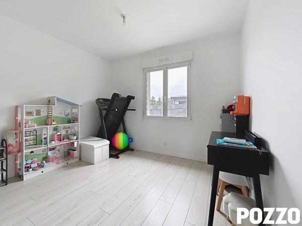 À VENDRE MAISON FAMILIALE RÉCENTE AVEC 5 CHAMBRES ET JARDIN A MOYON Villages LE MESNIL OPAC