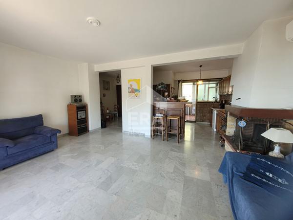 Nice Ouest  Dernier étage F4  92m2 terrasse circulaire avec aperçu mer,  un garage