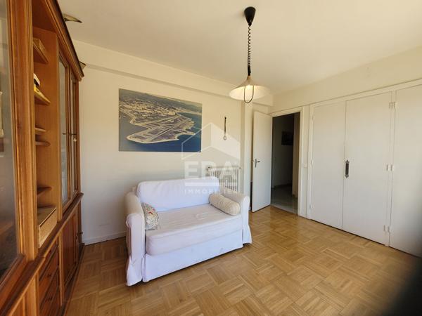 Nice Ouest  Dernier étage F4  92m2 terrasse circulaire avec aperçu mer,  un garage