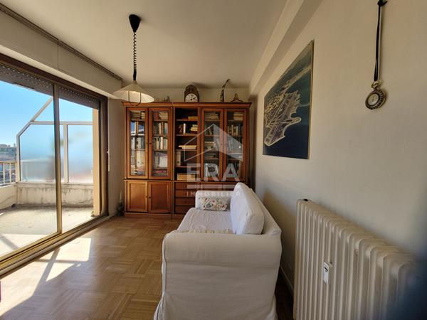 Nice Ouest  Dernier étage F4  92m2 terrasse circulaire avec aperçu mer,  un garage
