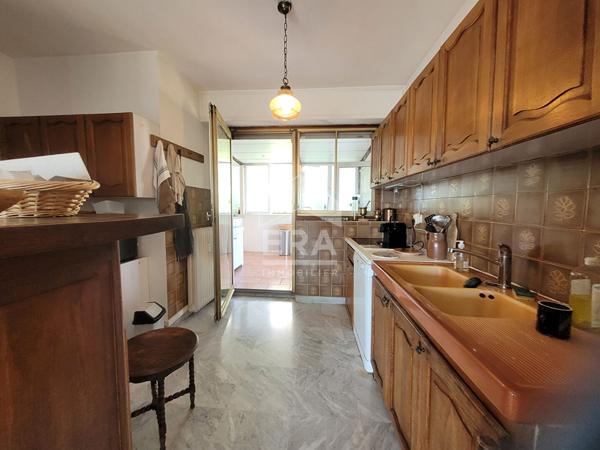 Nice Ouest  Dernier étage F4  92m2 terrasse circulaire avec aperçu mer,  un garage