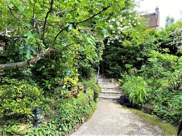 Saulx-les-Chartreux (91160) À Saulx-Les-Chartreux, villa de caractère .