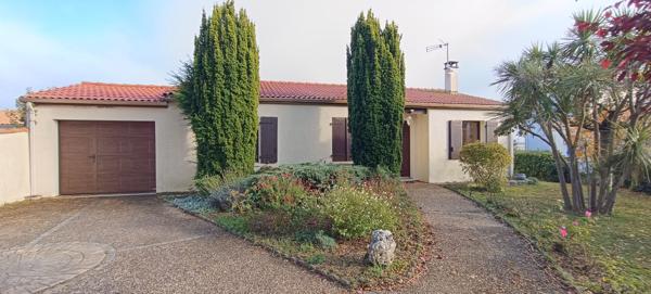 Maison Port Des Barques proche de la mer .