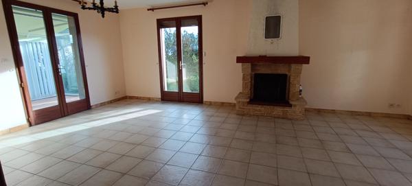 Maison Port Des Barques proche de la mer .