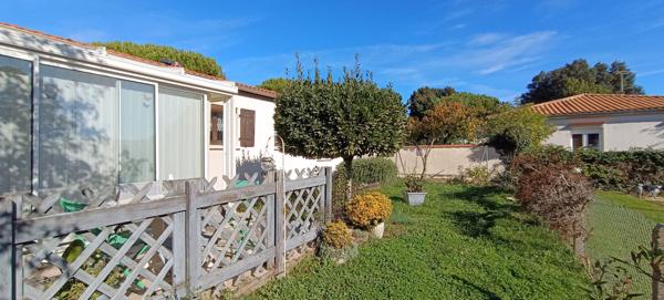 Maison Port Des Barques proche de la mer .