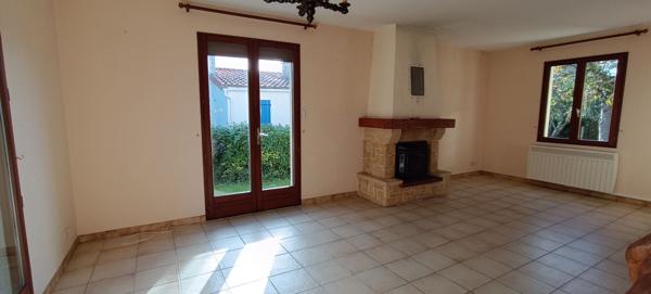 Maison Port Des Barques proche de la mer .