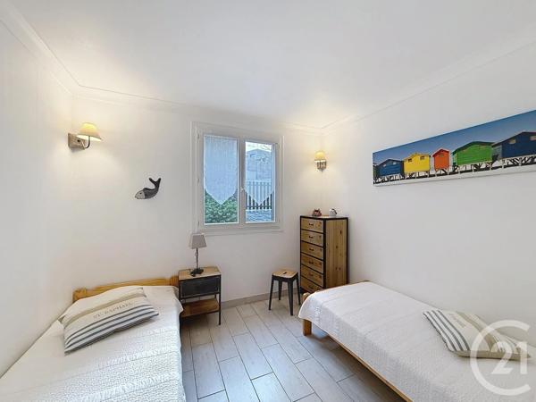Maison à vendre  6 pièces - 176 m 2   CAVALAIRE SUR MER  - 83
