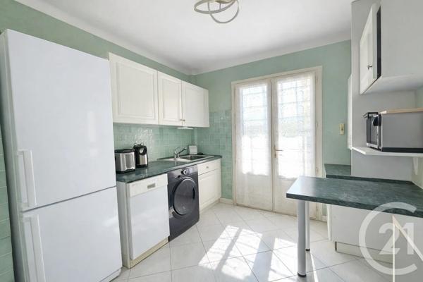 Appartement F4 à vendre  4 pièces - 60 m 2   TOULON  - 83
