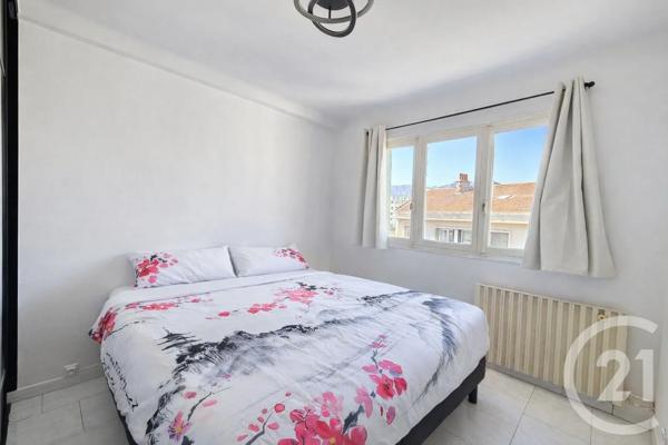 Appartement F4 à vendre  4 pièces - 60 m 2   TOULON  - 83