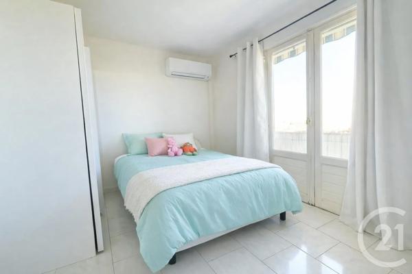 Appartement F4 à vendre  4 pièces - 60 m 2   TOULON  - 83