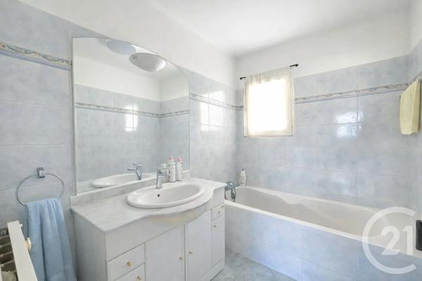 Appartement F4 à vendre  4 pièces - 60 m 2   TOULON  - 83