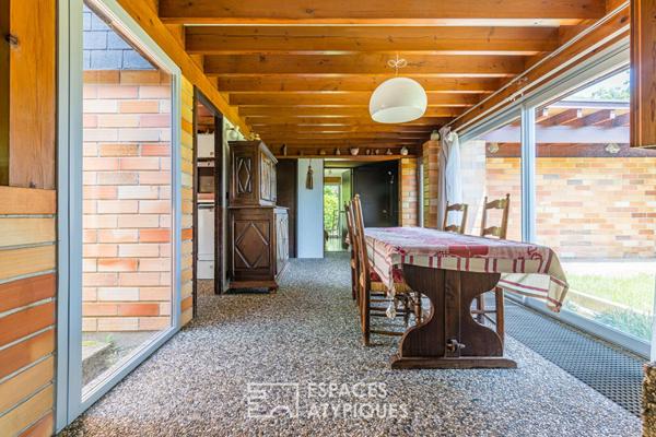 Villa d’architecte au style affirmé entre ville et nature