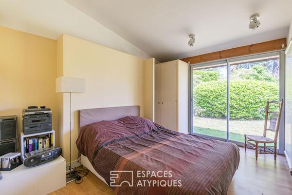 Villa d’architecte au style affirmé entre ville et nature
