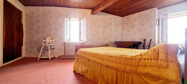 MAISON DE VILLAGE A CHÂTEAUGAY DE 108 M2 PROCHE DE TOUTES COMMODITES