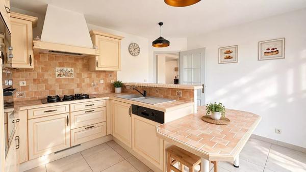 Vente                                                      Maison
                        
                     6 pièces                      140 m2                     à Mareuil-Lès-Meaux