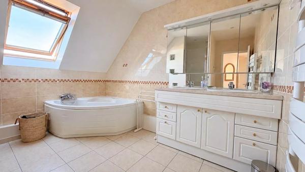 Vente                                                      Maison
                        
                     6 pièces                      140 m2                     à Mareuil-Lès-Meaux