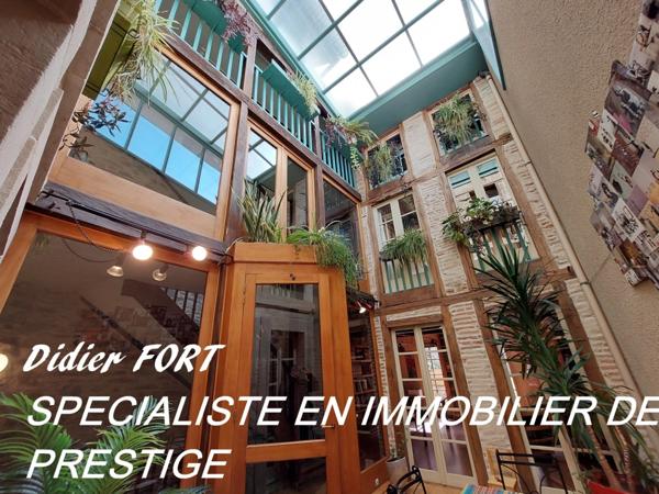 IMPOSANTE MAISON BOURGEOISE RENOVEE PAR ARCHITECTES EN CENTRE VILLE