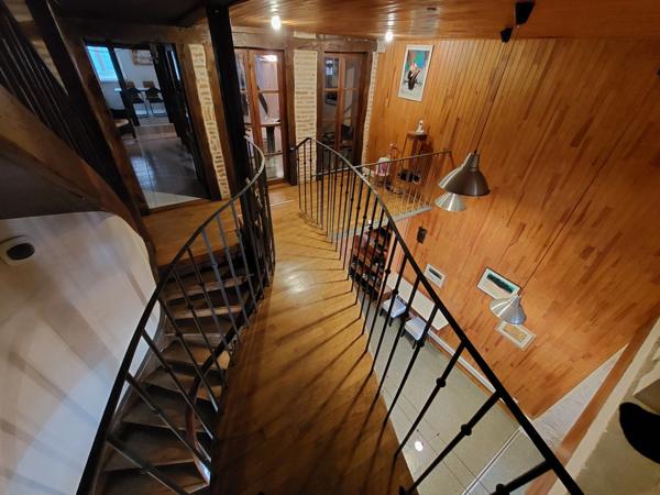 IMPOSANTE MAISON BOURGEOISE RENOVEE PAR ARCHITECTES EN CENTRE VILLE