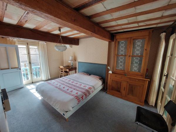 IMPOSANTE MAISON BOURGEOISE RENOVEE PAR ARCHITECTES EN CENTRE VILLE