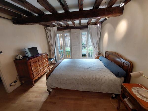 IMPOSANTE MAISON BOURGEOISE RENOVEE PAR ARCHITECTES EN CENTRE VILLE