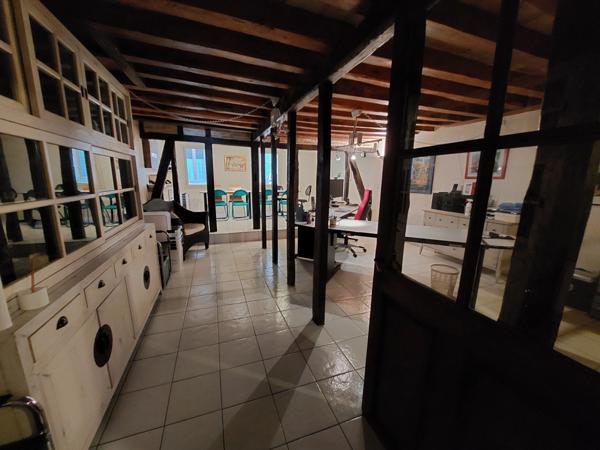 IMPOSANTE MAISON BOURGEOISE RENOVEE PAR ARCHITECTES EN CENTRE VILLE