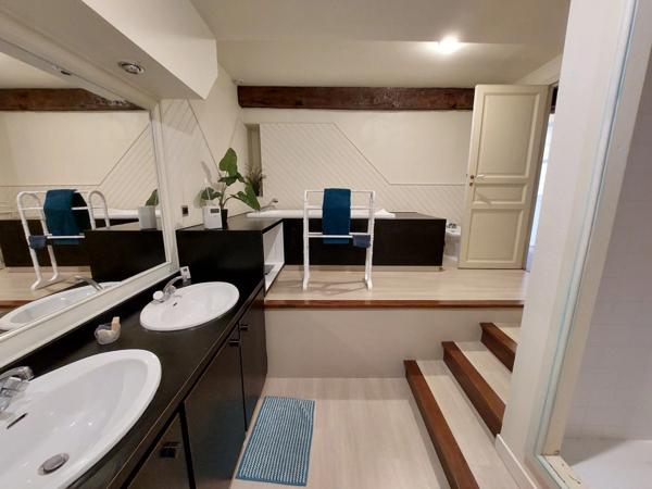 IMPOSANTE MAISON BOURGEOISE RENOVEE PAR ARCHITECTES EN CENTRE VILLE