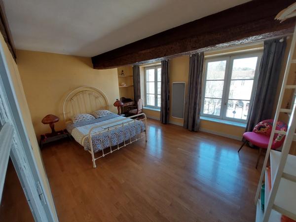 IMPOSANTE MAISON BOURGEOISE RENOVEE PAR ARCHITECTES EN CENTRE VILLE