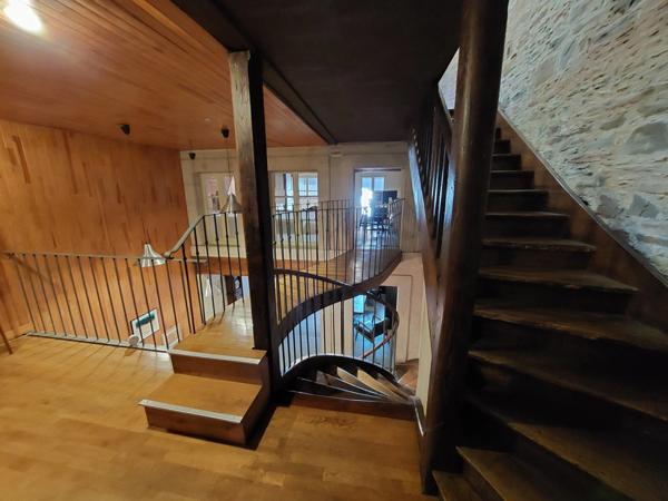 IMPOSANTE MAISON BOURGEOISE RENOVEE PAR ARCHITECTES EN CENTRE VILLE