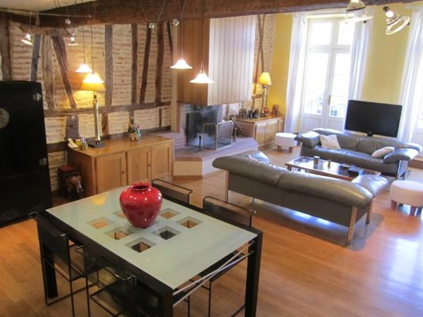 IMPOSANTE MAISON BOURGEOISE RENOVEE PAR ARCHITECTES EN CENTRE VILLE