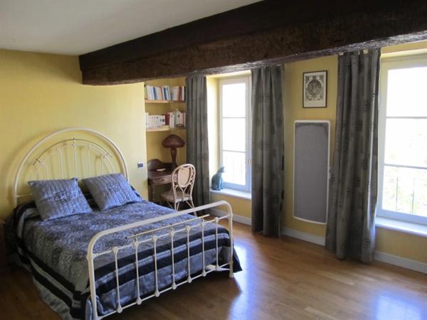 IMPOSANTE MAISON BOURGEOISE RENOVEE PAR ARCHITECTES EN CENTRE VILLE