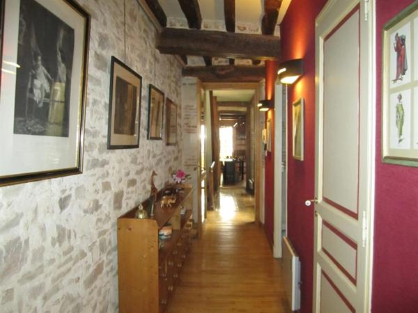 IMPOSANTE MAISON BOURGEOISE RENOVEE PAR ARCHITECTES EN CENTRE VILLE