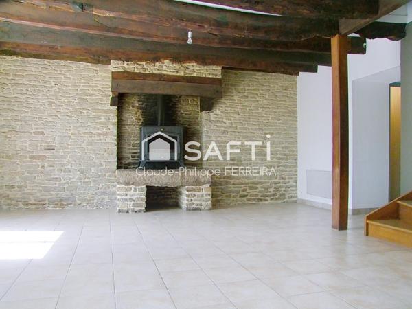 Maison mitoyenne en pierre dans un hameau au calme