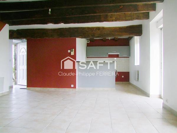 Maison mitoyenne en pierre dans un hameau au calme